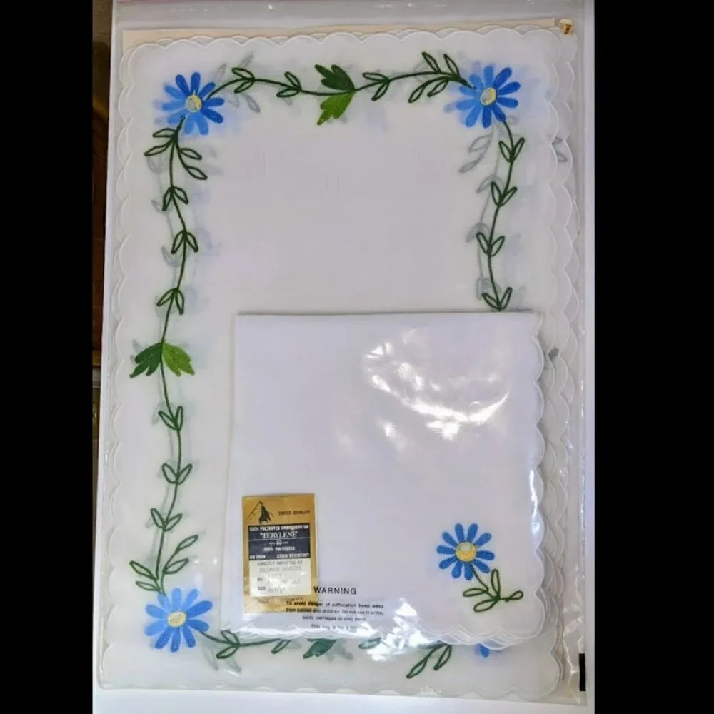 Daisy Embroidered Lace Placemats & Napkins Set (x4)